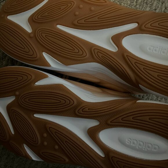 NWT Adidas Ozelle CloudFoam Sneakers SZ 8.5 - Picture 3 of 4